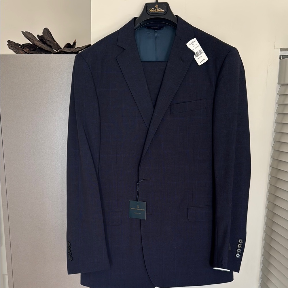 Brooks Brothers Men's Navy Suit